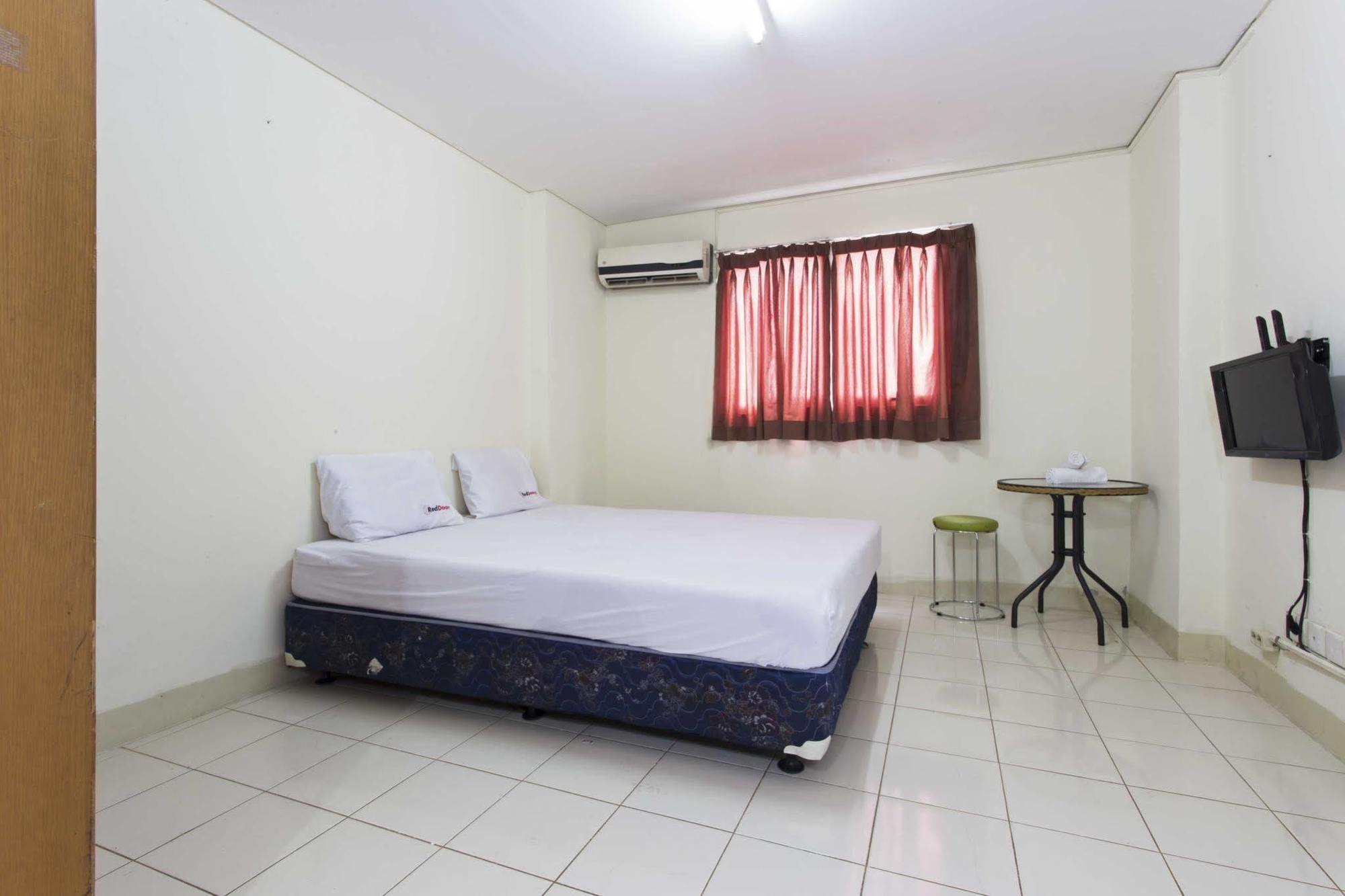 Reddoorz Apartment @ Pulo Gadung Jakarta Exterior foto