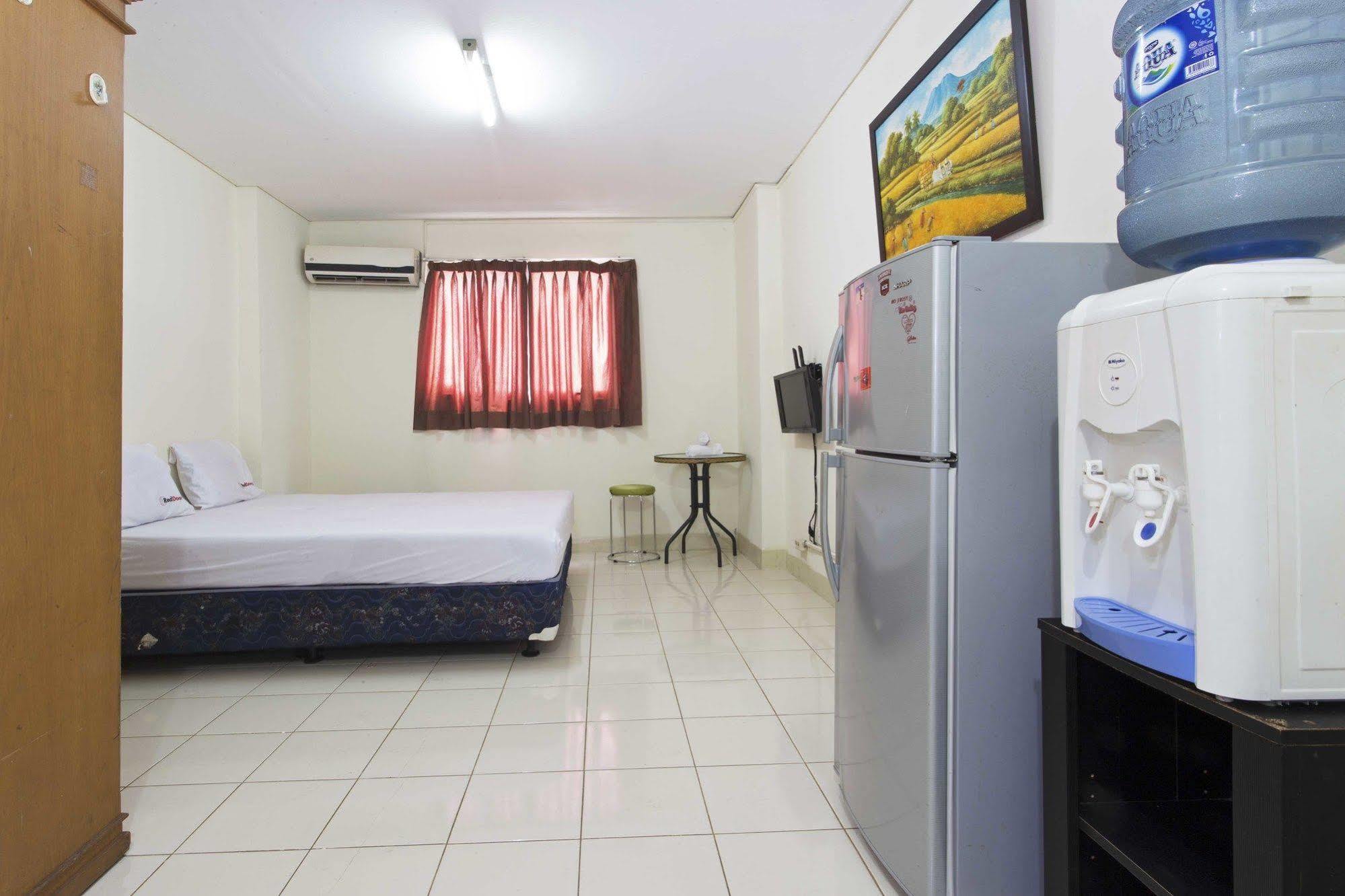 Reddoorz Apartment @ Pulo Gadung Jakarta Exterior foto