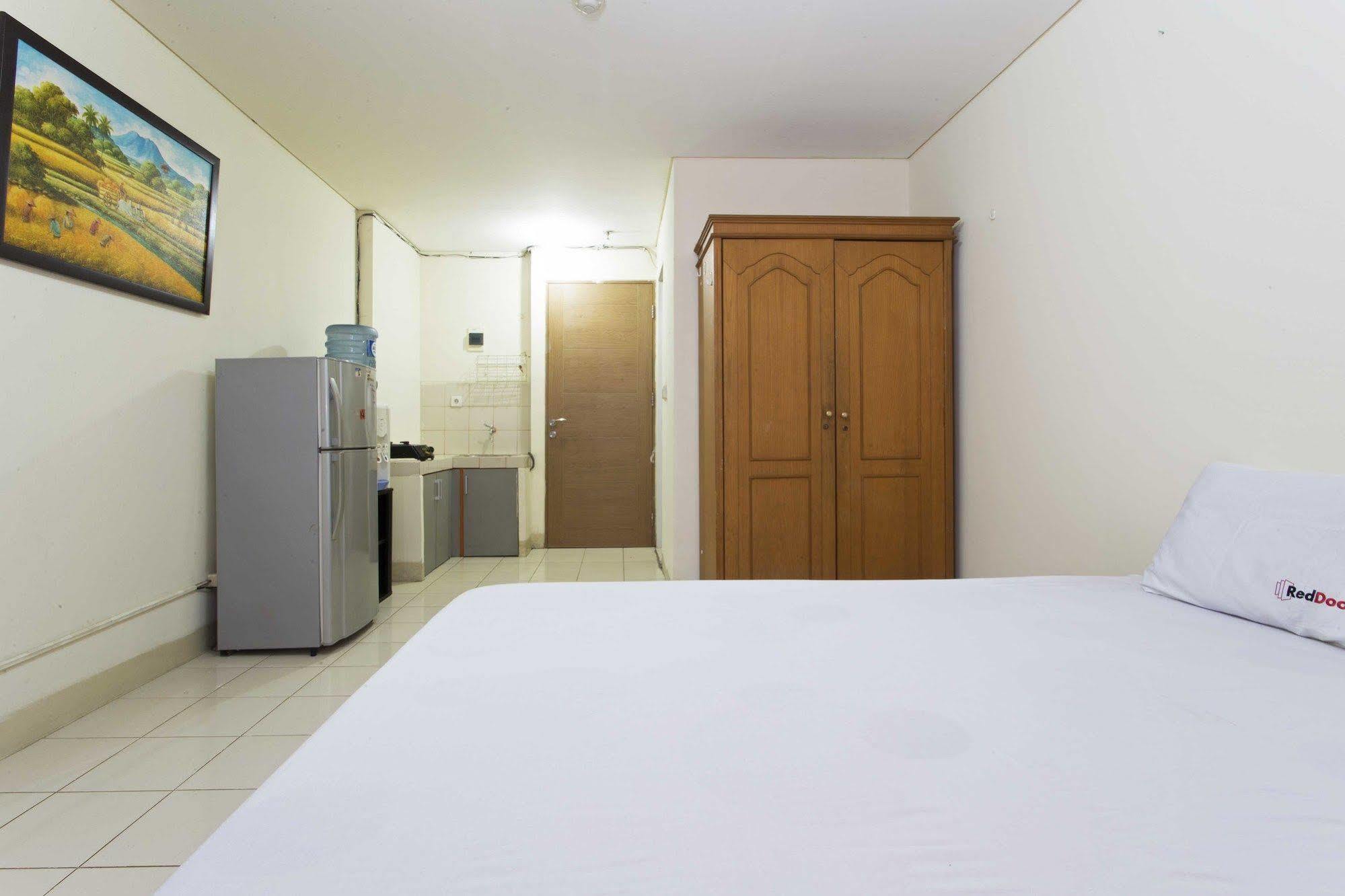 Reddoorz Apartment @ Pulo Gadung Jakarta Exterior foto