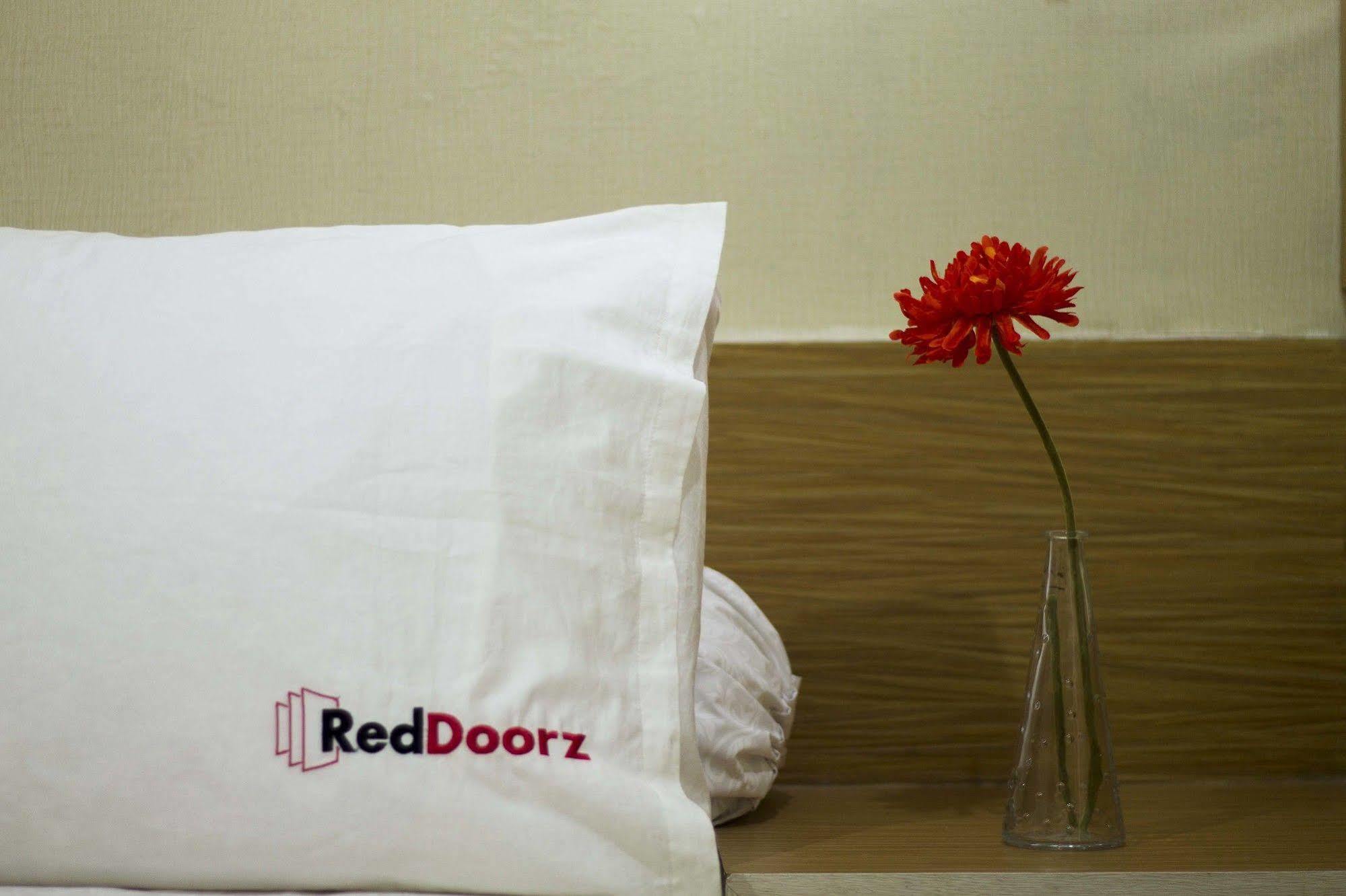 Reddoorz Apartment @ Pulo Gadung Jakarta Exterior foto